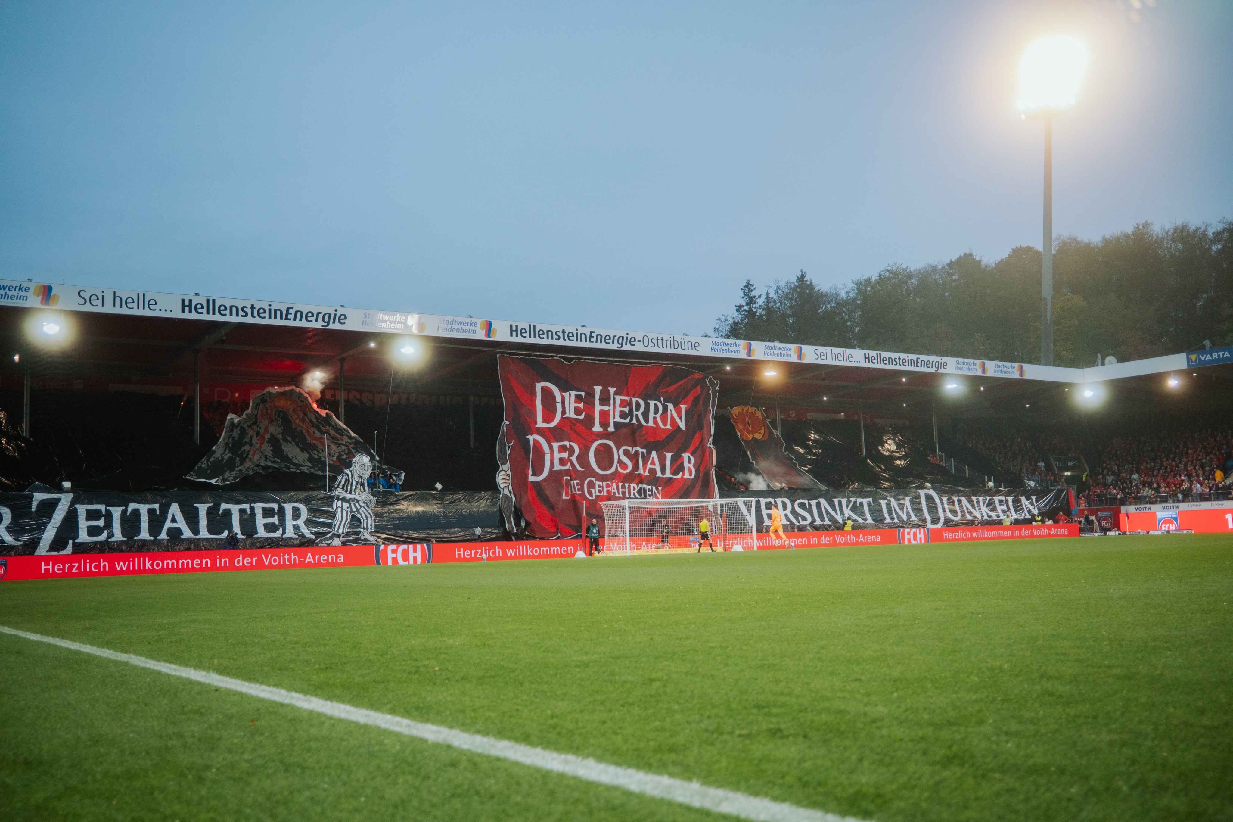 Flutlichtspiel mit Euch im Rücken – Danke, FCH Fans! 😍

🔴🔵 #FCHFCK