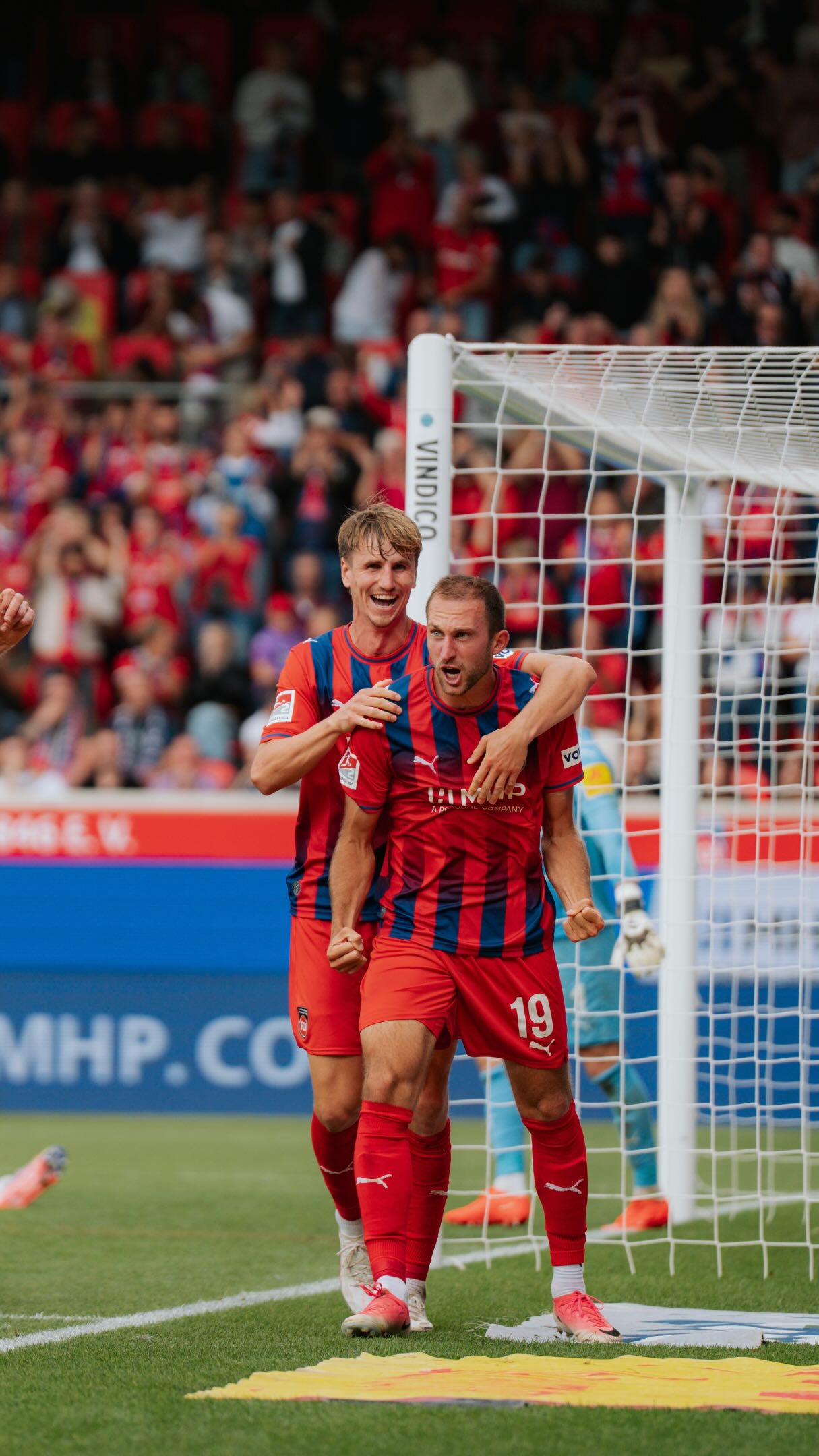 Free hugs für unseren Siegtorschützen 🫂
🔴🔵 #FCHKSV